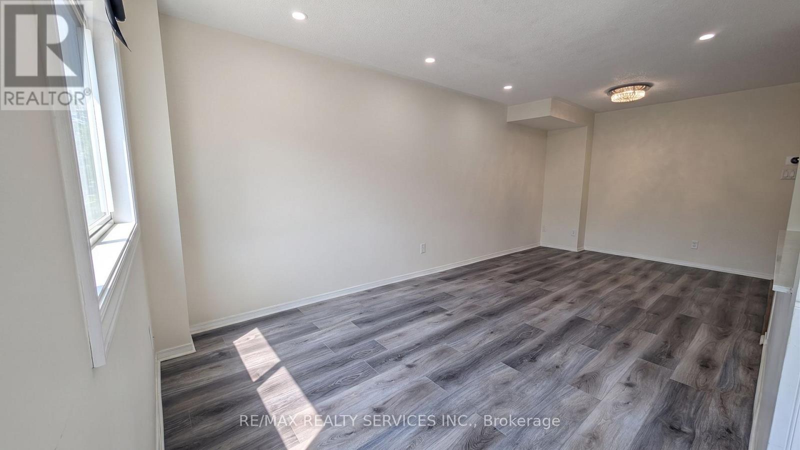 11 Beverly Lane, Halton Hills (Georgetown), Ontario  L7G 5L7 - Photo 6 - W13689042