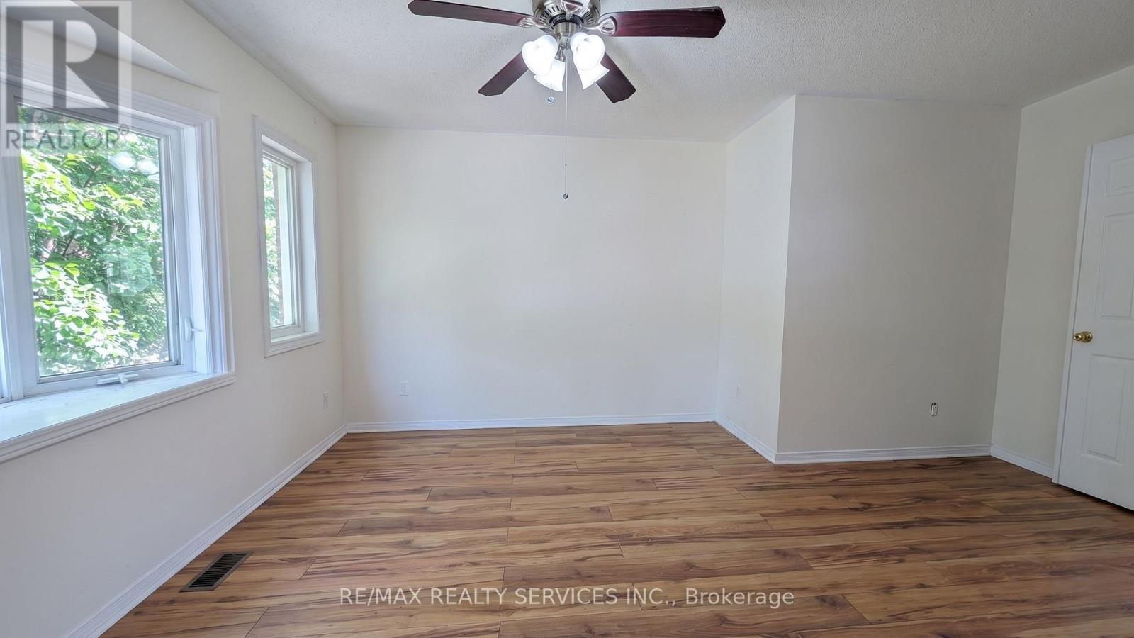 11 Beverly Lane, Halton Hills (Georgetown), Ontario  L7G 5L7 - Photo 8 - W13689042