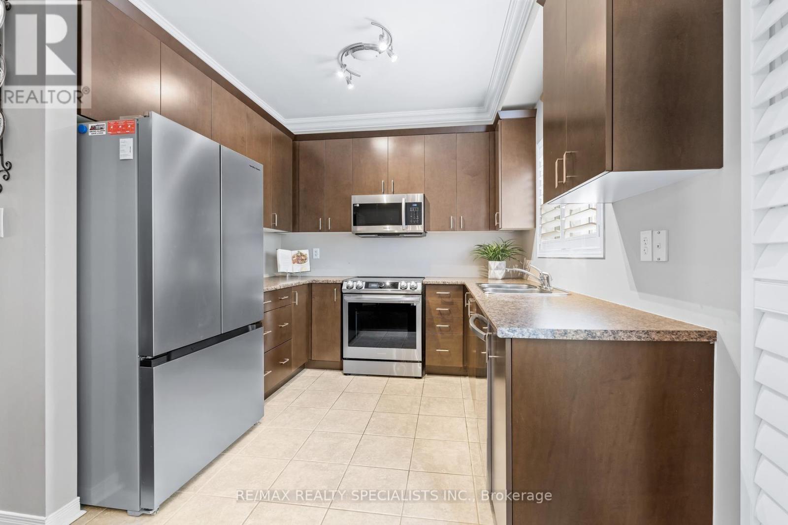 28 Chetholme Place, Halton Hills (Georgetown), Ontario  L7G 0E1 - Photo 14 - W13692100