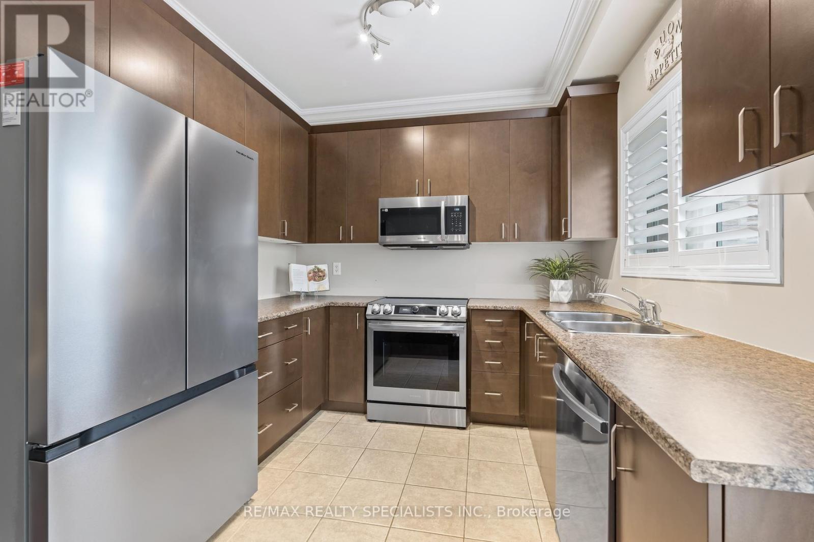 28 Chetholme Place, Halton Hills (Georgetown), Ontario  L7G 0E1 - Photo 15 - W13692100