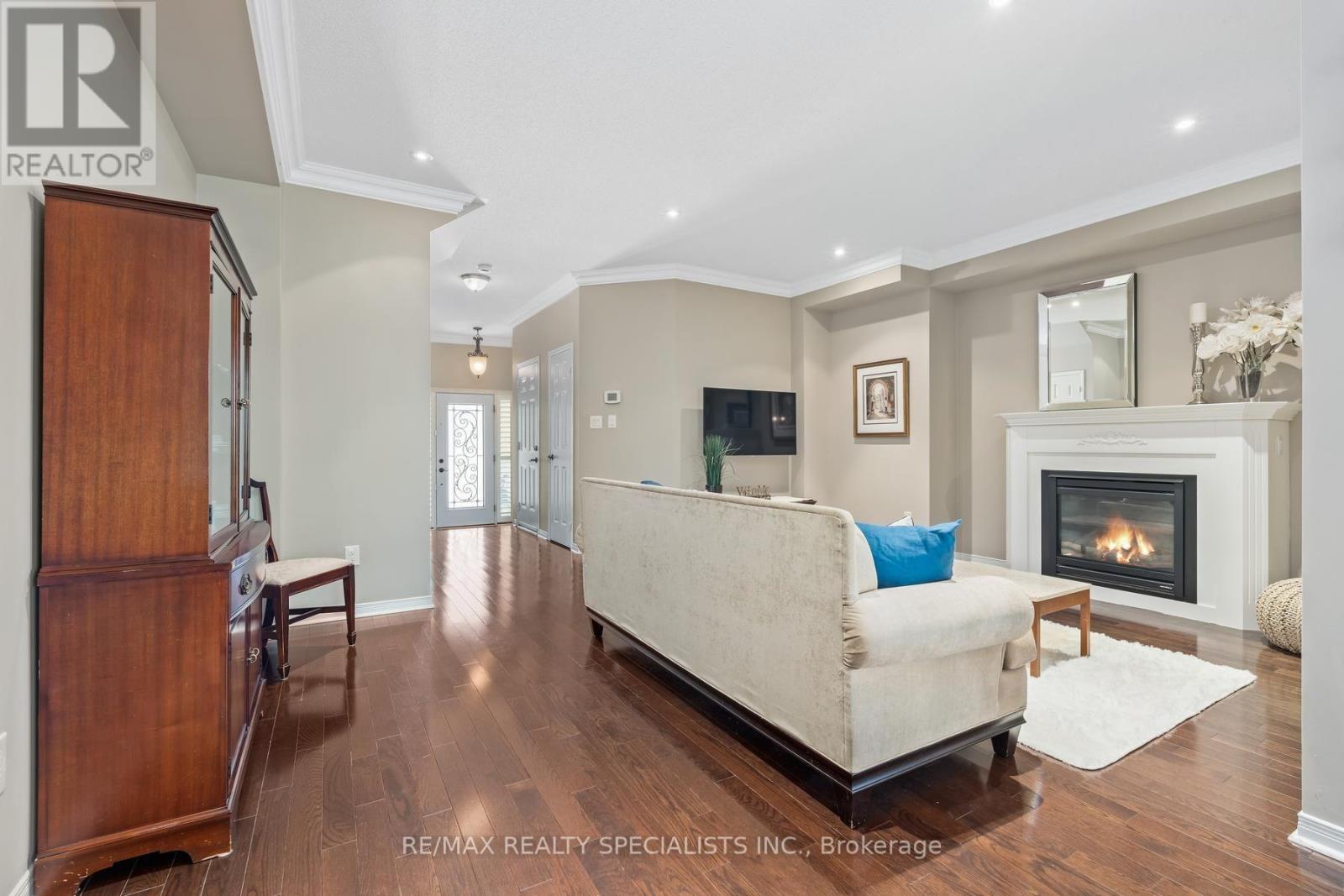 28 Chetholme Place, Halton Hills (Georgetown), Ontario  L7G 0E1 - Photo 8 - W13692100