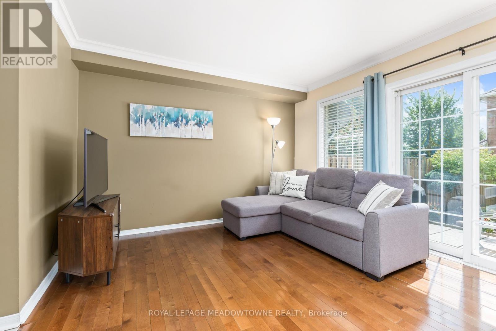 136 Dominion Gardens Drive, Halton Hills (Georgetown), Ontario  L7G 6B6 - Photo 13 - W13697128
