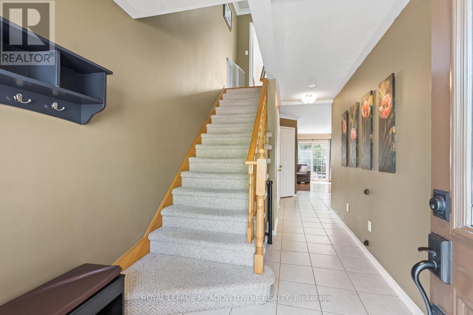 136 Dominion Gardens Drive, Halton Hills (Georgetown), Ontario  L7G 6B6 - Photo 19 - W13697128