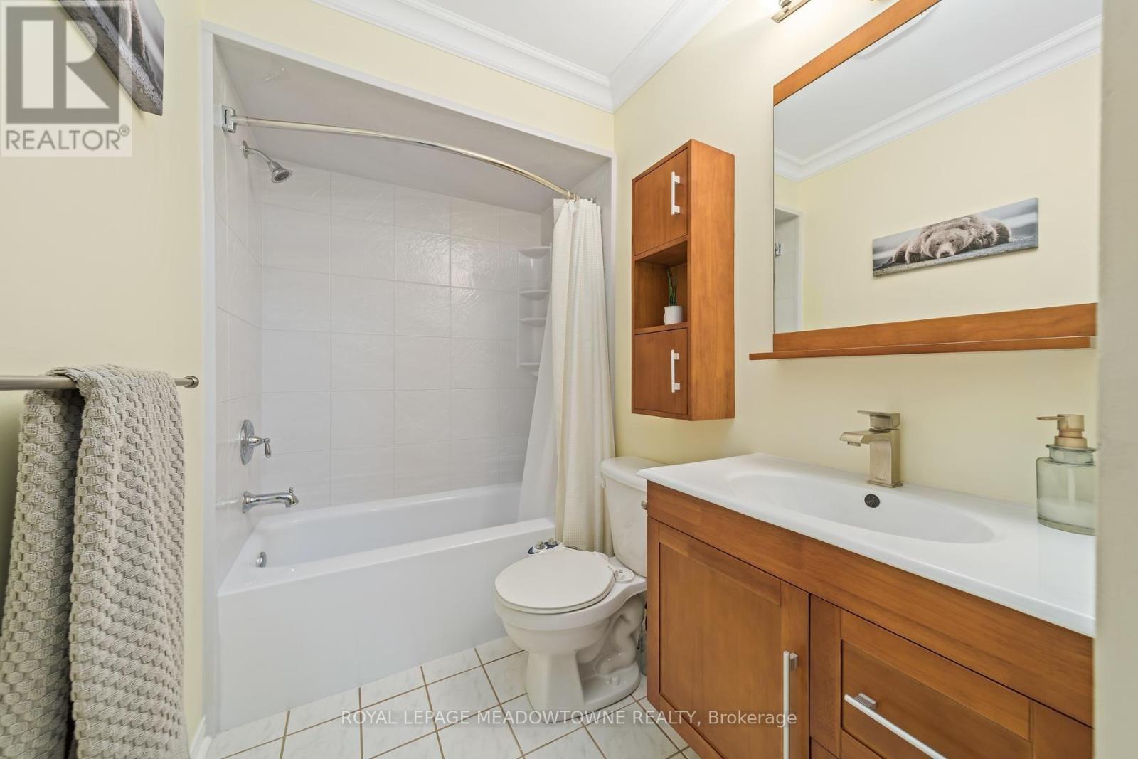 136 Dominion Gardens Drive, Halton Hills (Georgetown), Ontario  L7G 6B6 - Photo 25 - W13697128