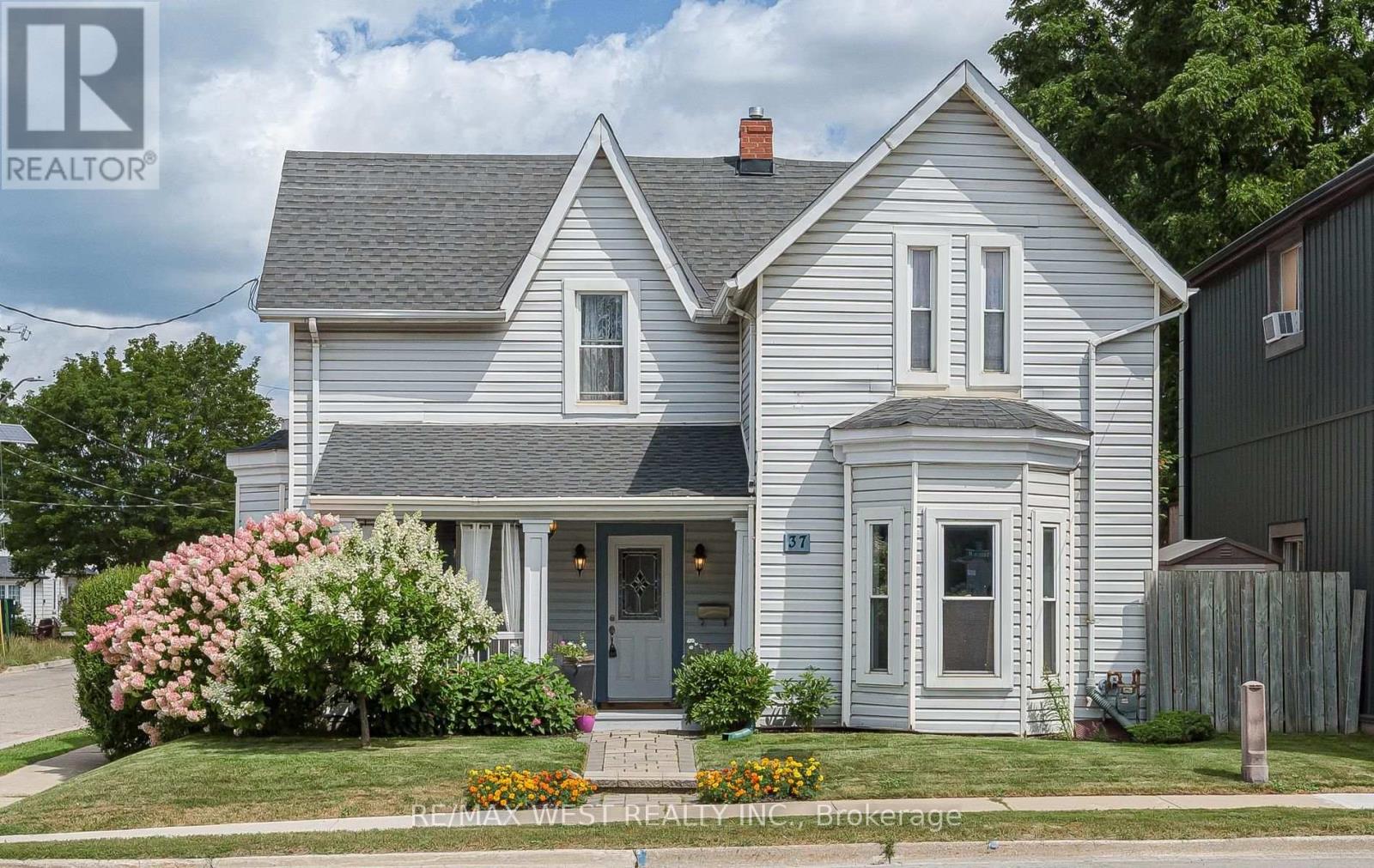 37 Main Street N, Halton Hills (Ac Acton), Ontario  L7J 1V5 - Photo 1 - W13699644