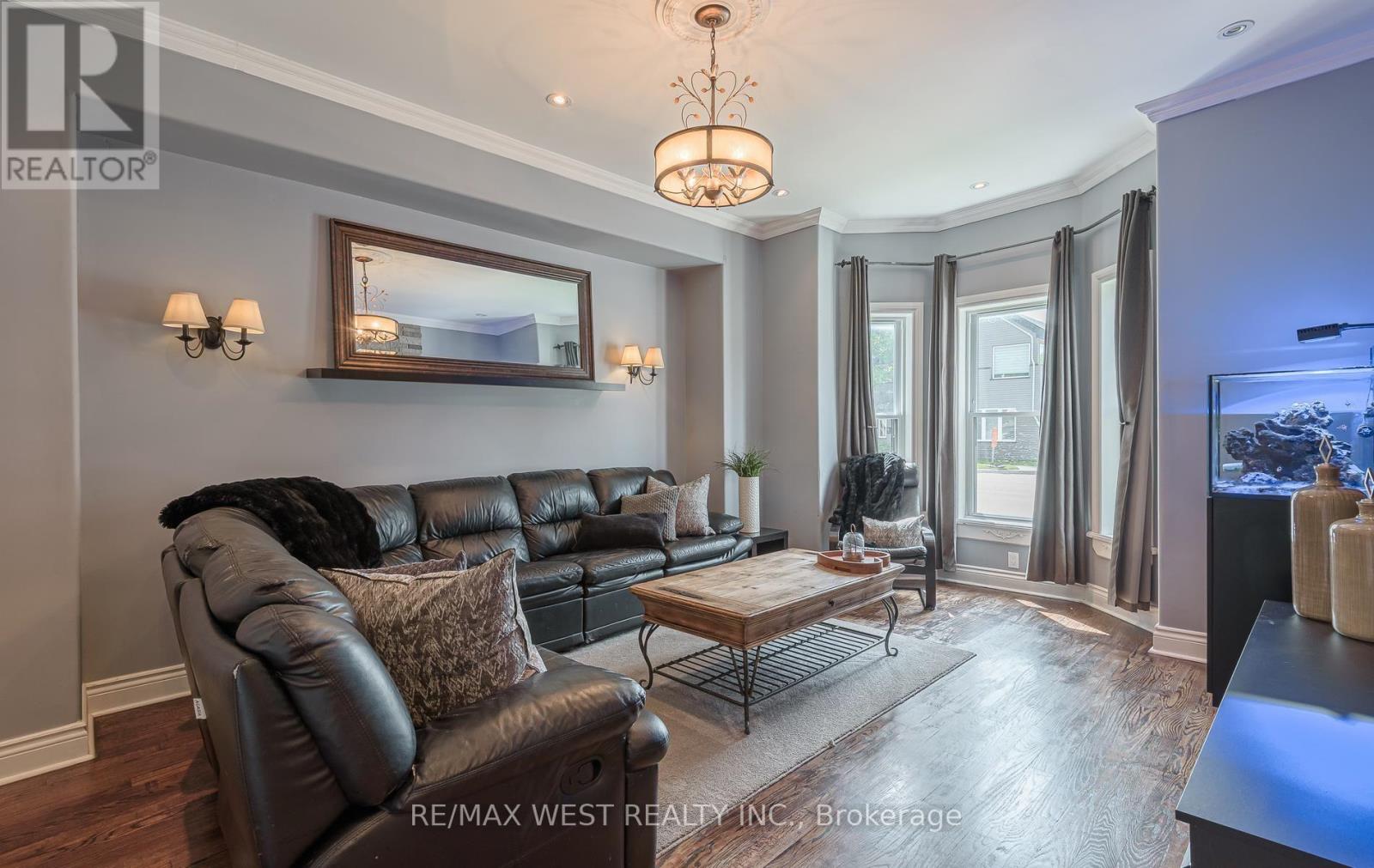 37 Main Street N, Halton Hills (Ac Acton), Ontario  L7J 1V5 - Photo 10 - W13699644