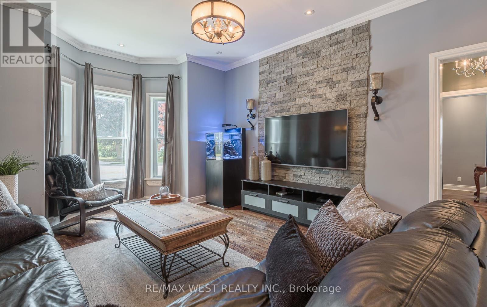 37 Main Street N, Halton Hills (Ac Acton), Ontario  L7J 1V5 - Photo 11 - W13699644