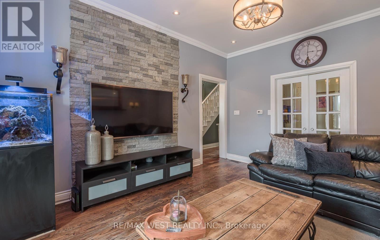 37 Main Street N, Halton Hills (Ac Acton), Ontario  L7J 1V5 - Photo 12 - W13699644
