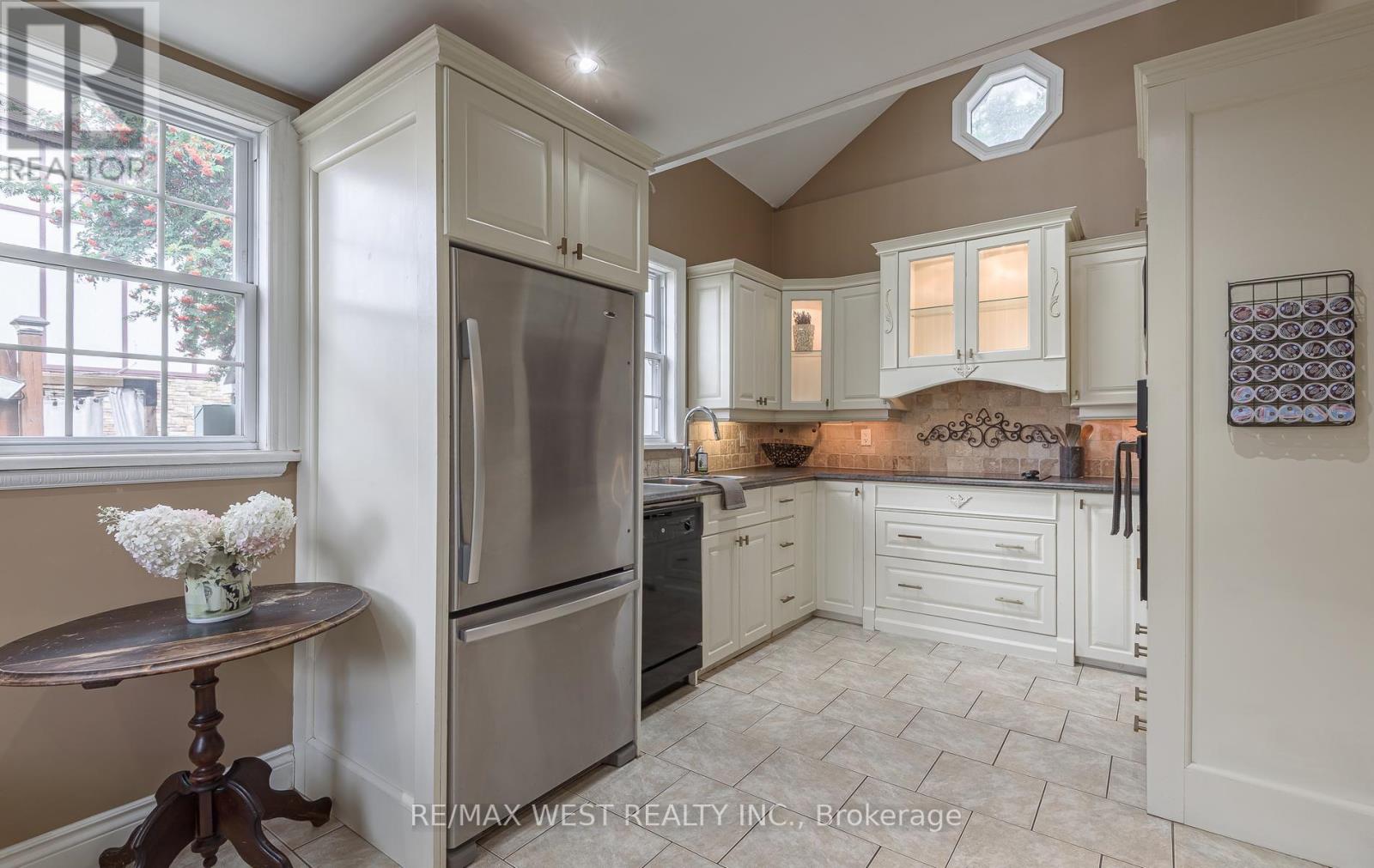 37 Main Street N, Halton Hills (Ac Acton), Ontario  L7J 1V5 - Photo 13 - W13699644