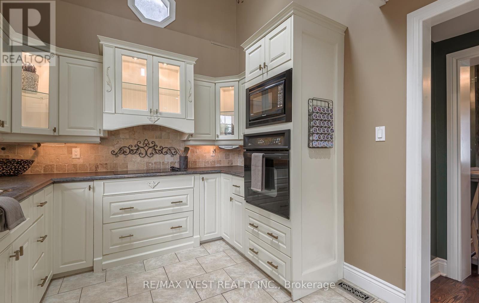 37 Main Street N, Halton Hills (Ac Acton), Ontario  L7J 1V5 - Photo 15 - W13699644