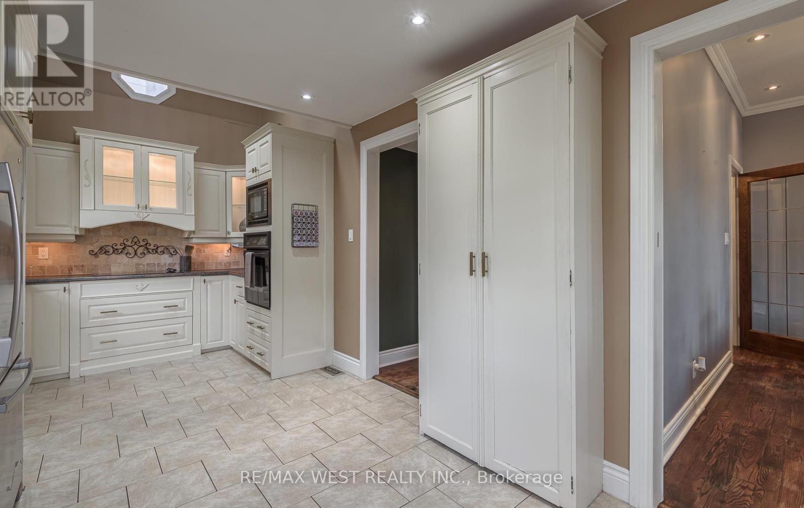 37 Main Street N, Halton Hills (Ac Acton), Ontario  L7J 1V5 - Photo 16 - W13699644