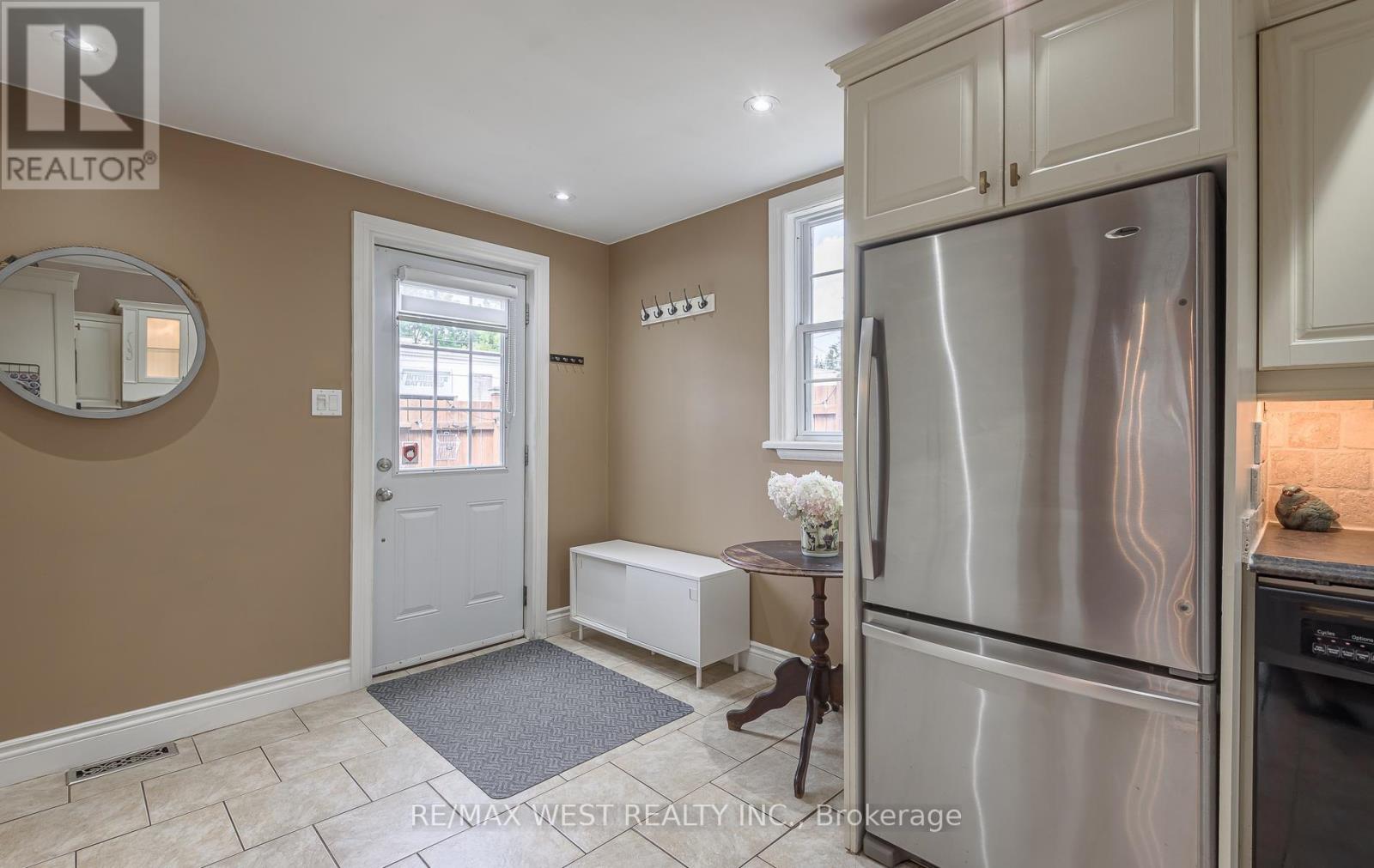 37 Main Street N, Halton Hills (Ac Acton), Ontario  L7J 1V5 - Photo 17 - W13699644