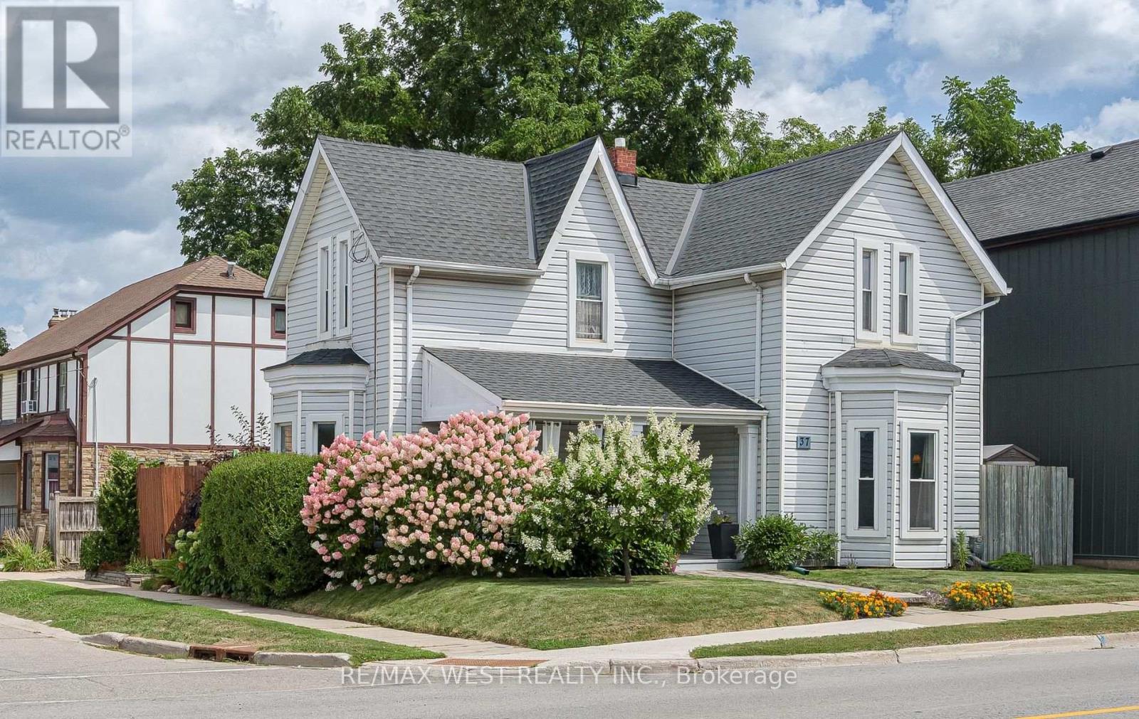 37 Main Street N, Halton Hills (Ac Acton), Ontario  L7J 1V5 - Photo 2 - W13699644