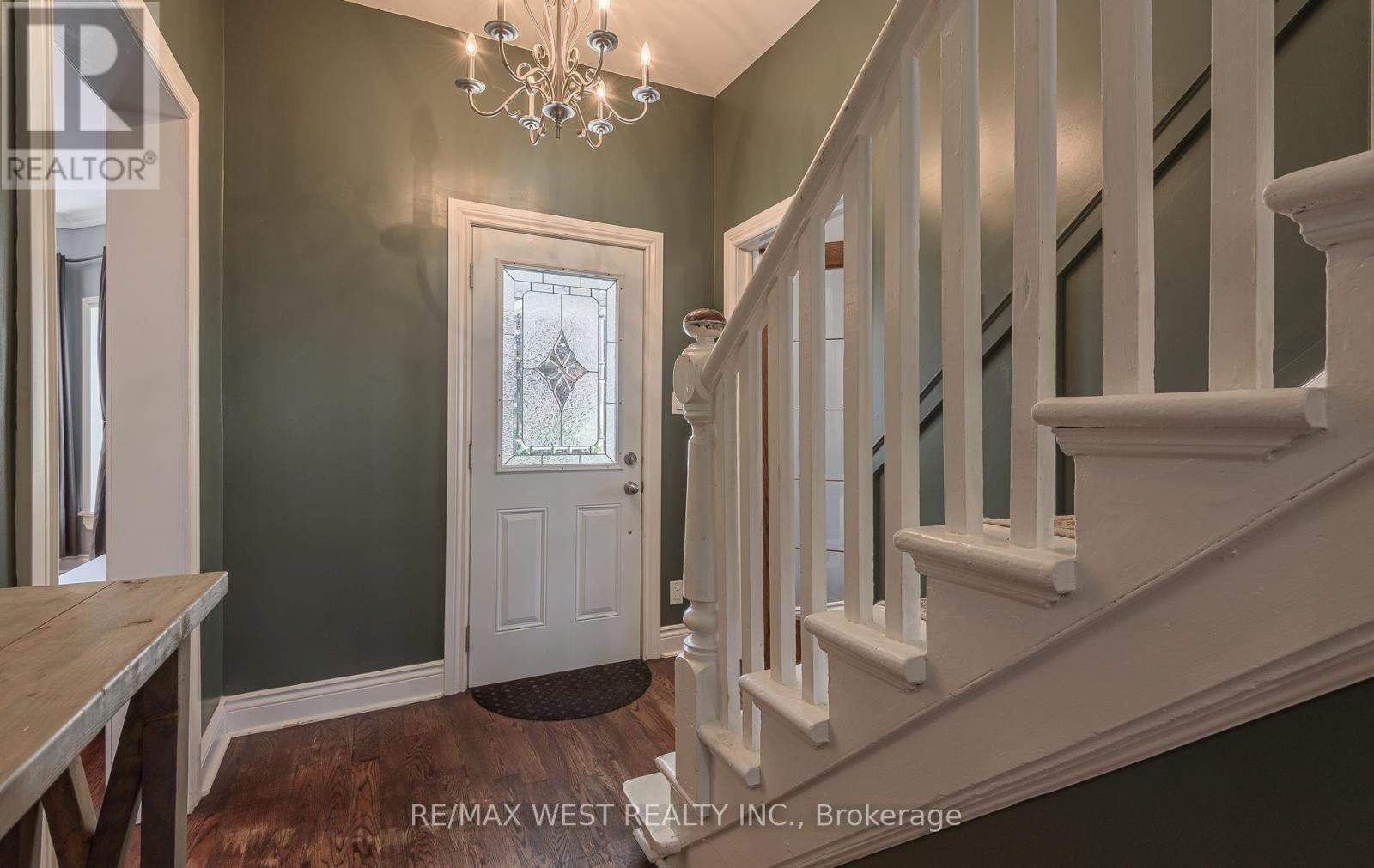 37 Main Street N, Halton Hills (Ac Acton), Ontario  L7J 1V5 - Photo 7 - W13699644