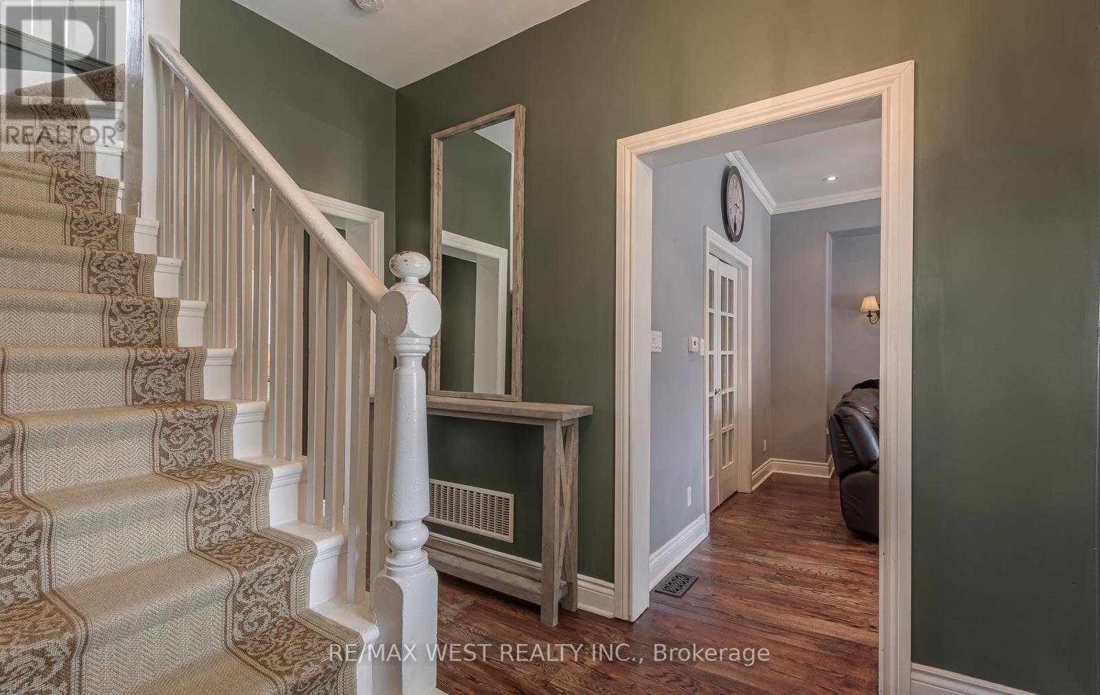 37 Main Street N, Halton Hills (Ac Acton), Ontario  L7J 1V5 - Photo 9 - W13699644
