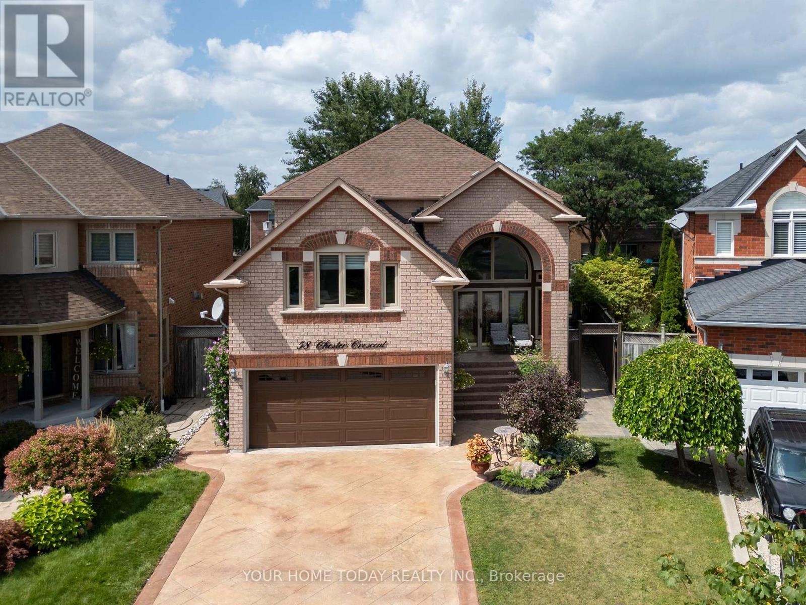 58 Chester Crescent, Halton Hills (Georgetown), Ontario  L7G 5W5 - Photo 2 - W13702056