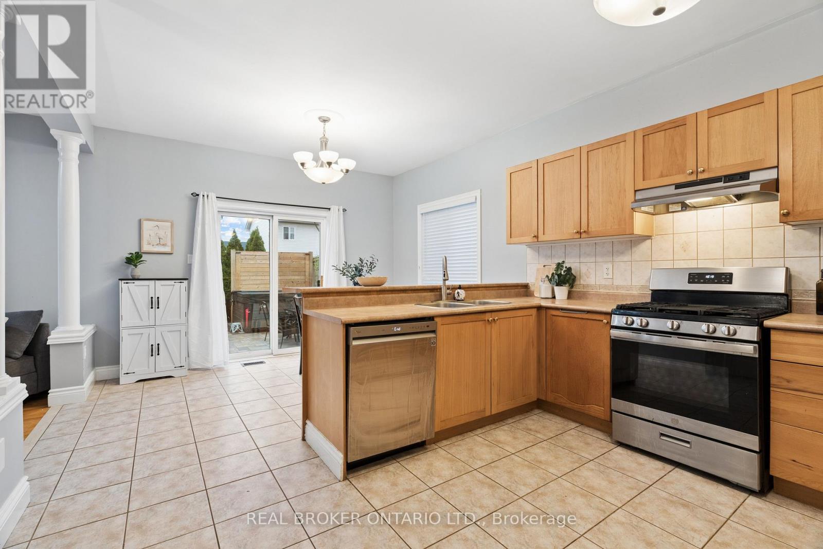 27 Spruce Boulevard, Halton Hills (Ac Acton), Ontario  L7J 2Y3 - Photo 10 - W13702218