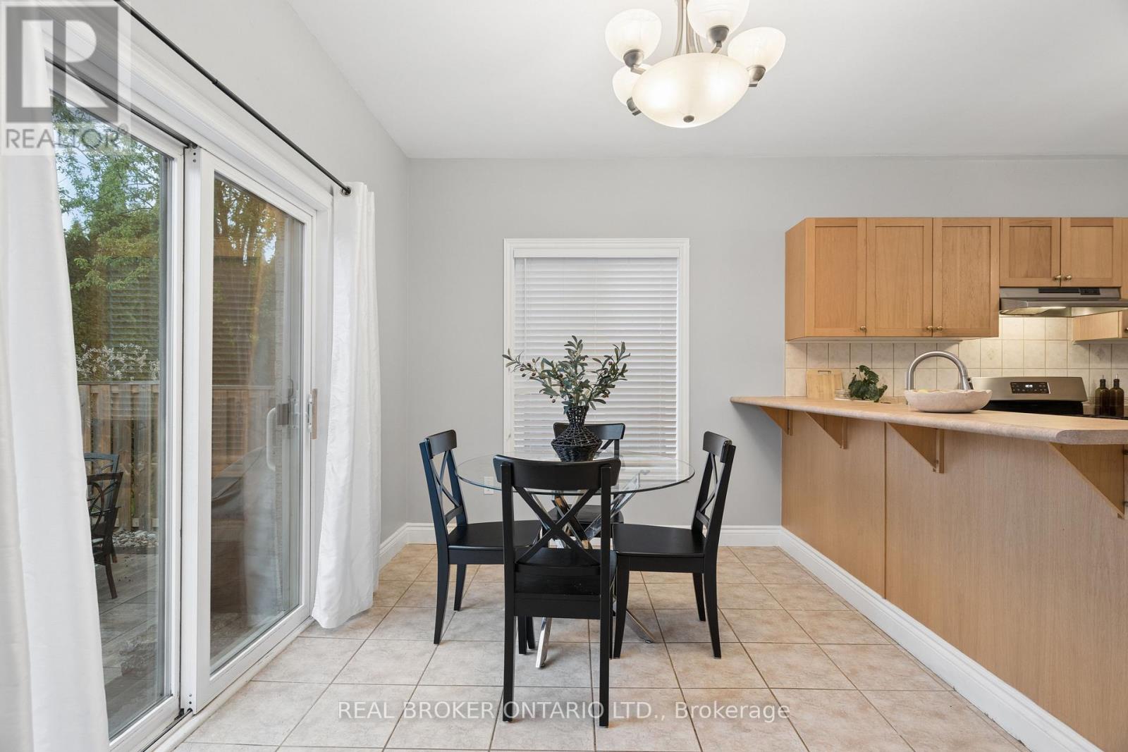 27 Spruce Boulevard, Halton Hills (Ac Acton), Ontario  L7J 2Y3 - Photo 12 - W13702218