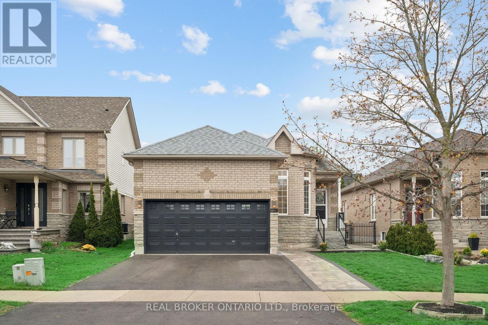 27 Spruce Boulevard, Halton Hills (Ac Acton), Ontario  L7J 2Y3 - Photo 2 - W13702218