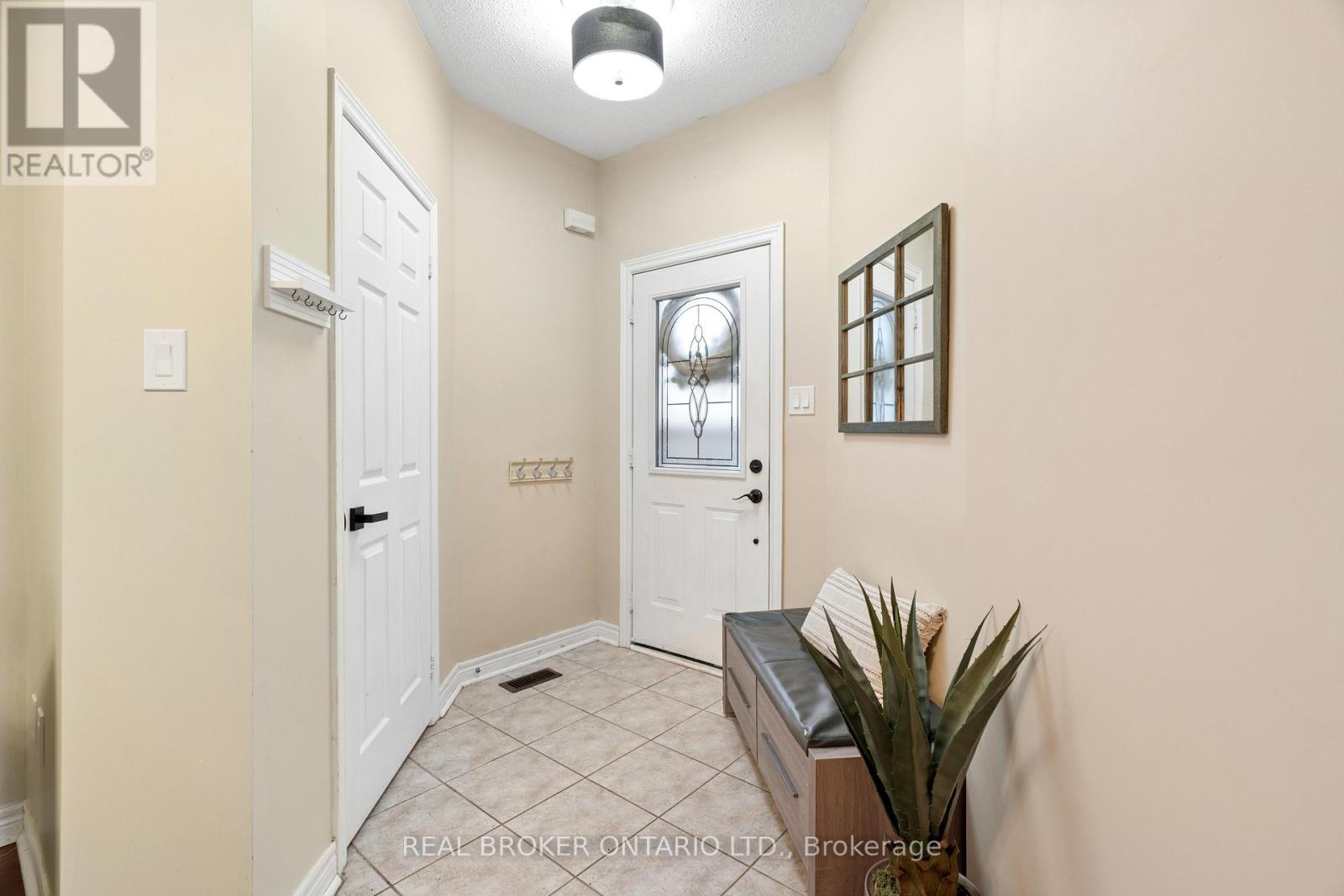 27 Spruce Boulevard, Halton Hills (Ac Acton), Ontario  L7J 2Y3 - Photo 4 - W13702218