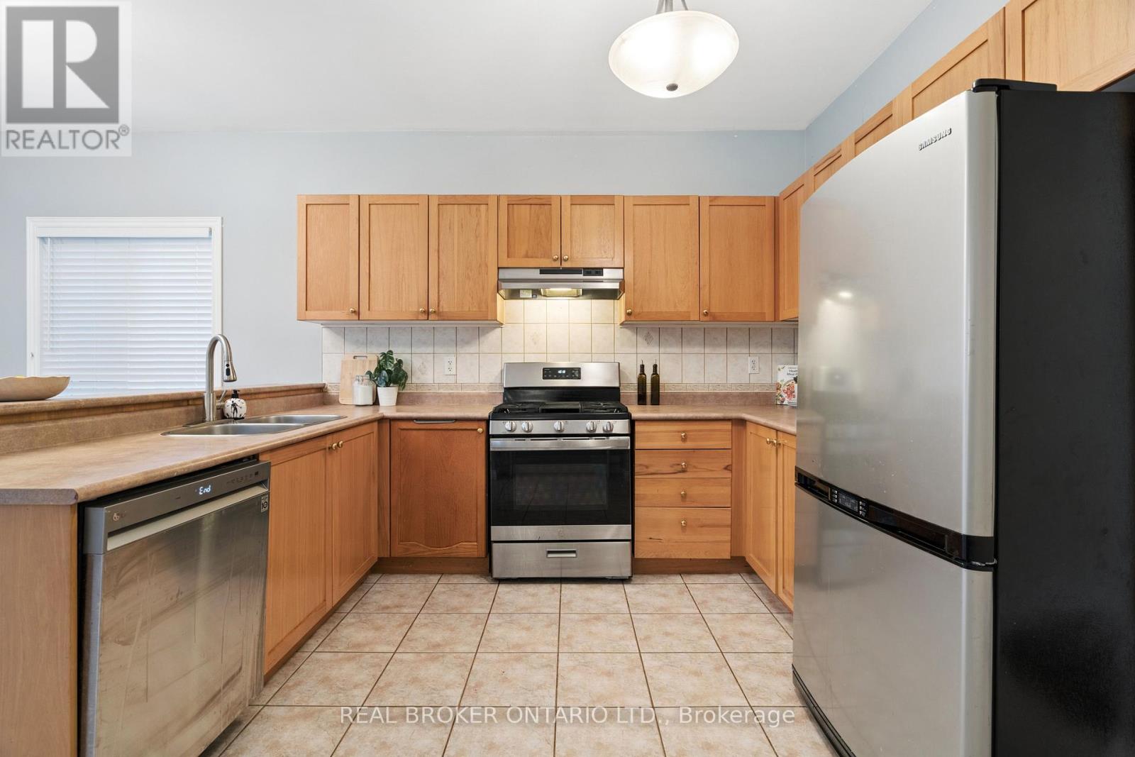 27 Spruce Boulevard, Halton Hills (Ac Acton), Ontario  L7J 2Y3 - Photo 8 - W13702218
