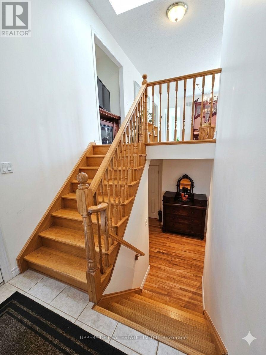 4 Kingsley Road S, Halton Hills (Ac Acton), Ontario  L7J 2Z5 - Photo 3 - W13705786