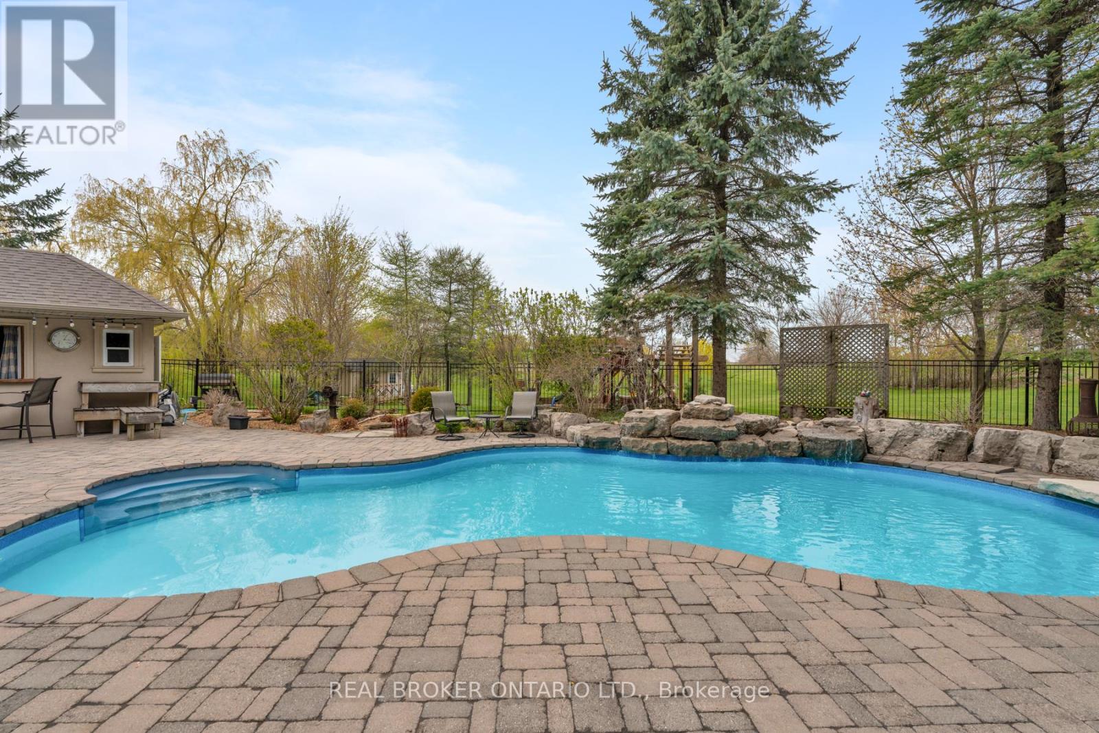 9 Allison Court, Halton Hills (Rural Halton Hills), Ontario  L7G 4S4 - Photo 33 - W13707456