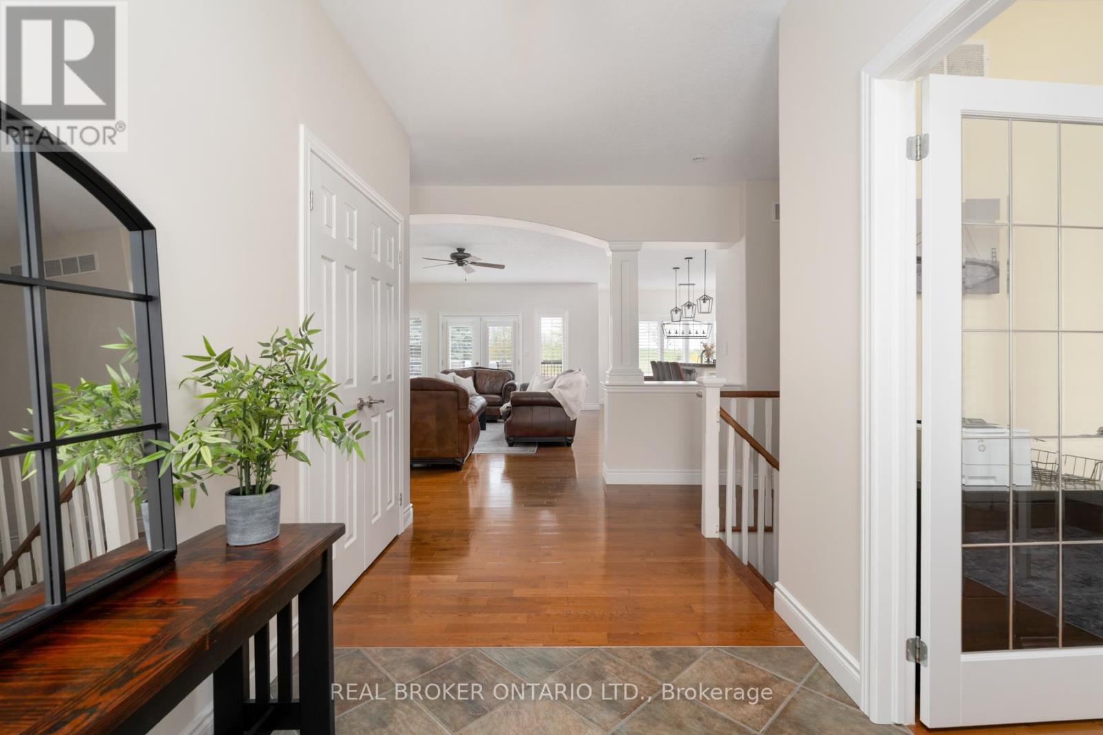 9 Allison Court, Halton Hills (Rural Halton Hills), Ontario  L7G 4S4 - Photo 4 - W13707456