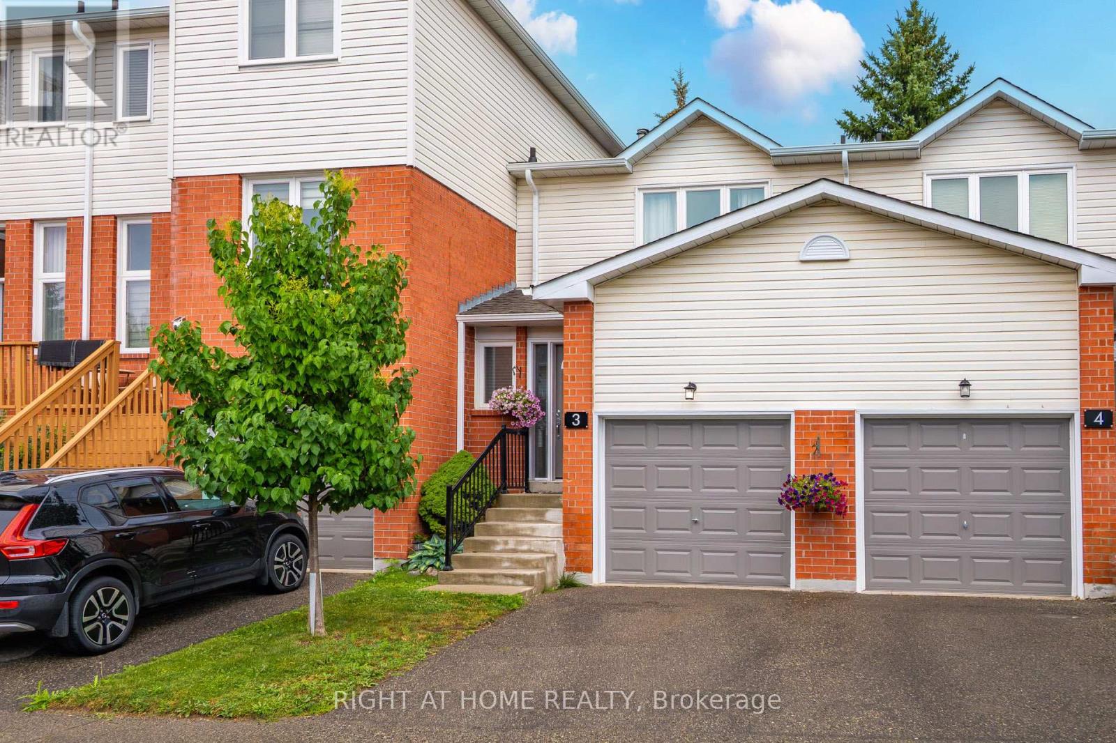 3 Beverly Lane, Halton Hills (Georgetown), Ontario  L7G 5L7 - Photo 1 - W13707816