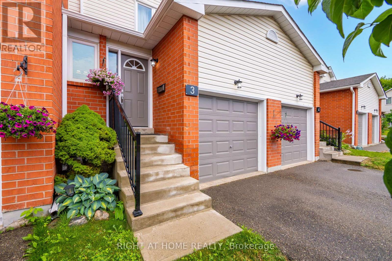 3 Beverly Lane, Halton Hills (Georgetown), Ontario  L7G 5L7 - Photo 4 - W13707816