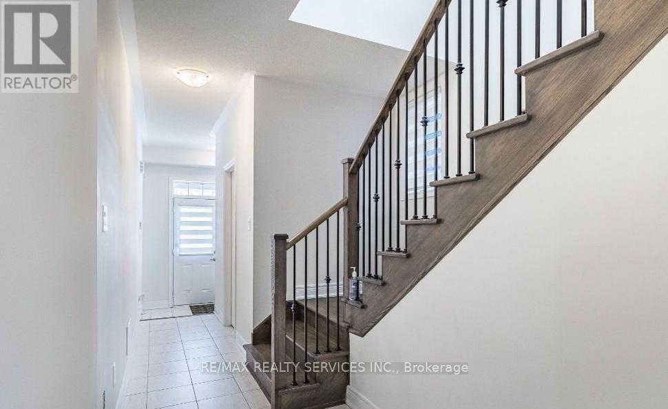 17 Overstone Road E, Halton Hills (Georgetown), Ontario  L7G 0M9 - Photo 3 - W13700724