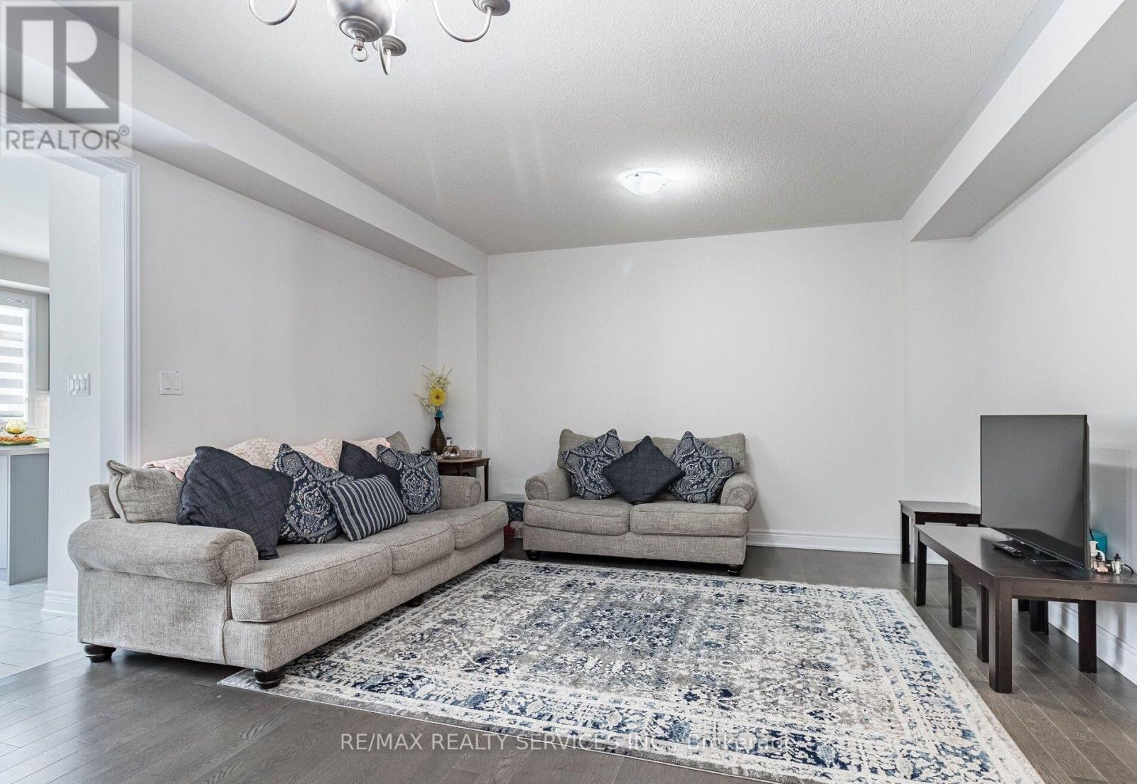 17 Overstone Road E, Halton Hills (Georgetown), Ontario  L7G 0M9 - Photo 5 - W13700724