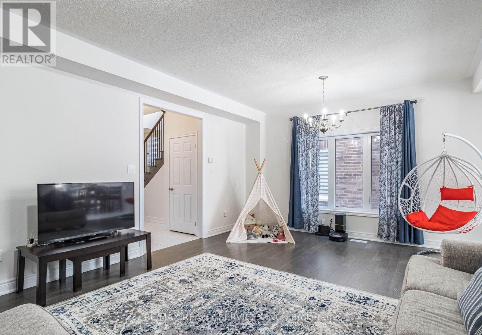 17 Overstone Road E, Halton Hills (Georgetown), Ontario  L7G 0M9 - Photo 6 - W13700724
