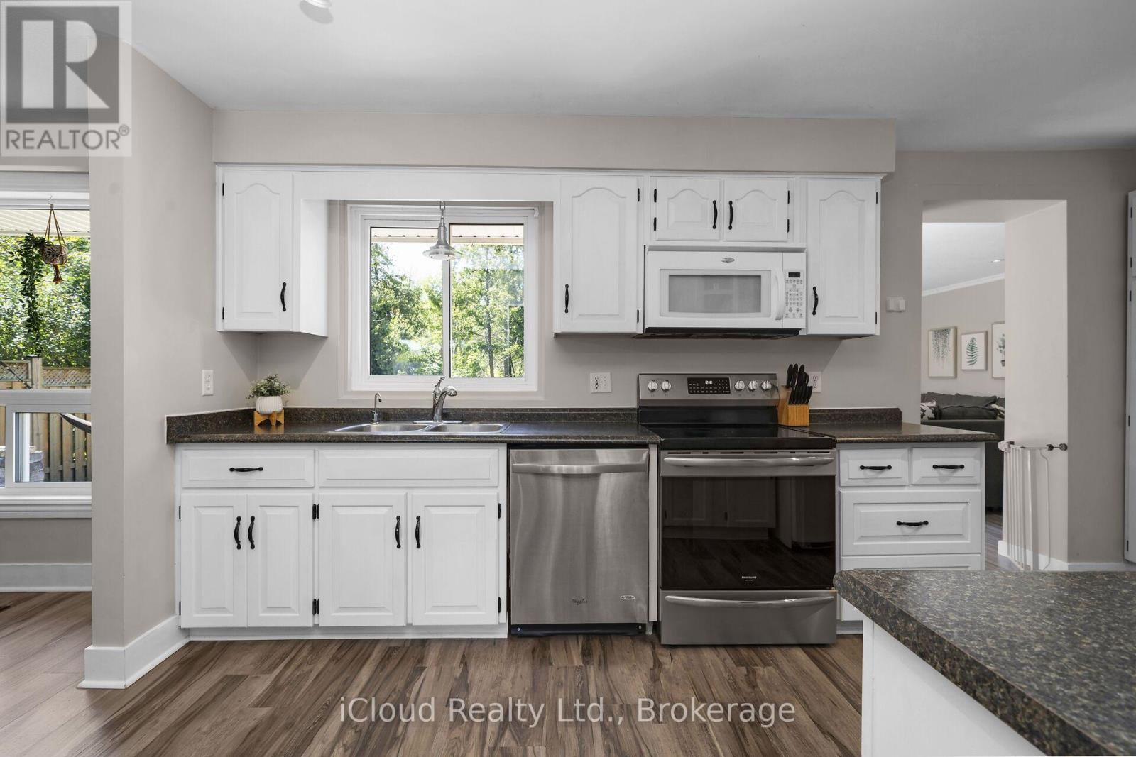 128 Elmore Drive, Halton Hills (Ac Acton), Ontario  L7J 1T2 - Photo 11 - W13709266