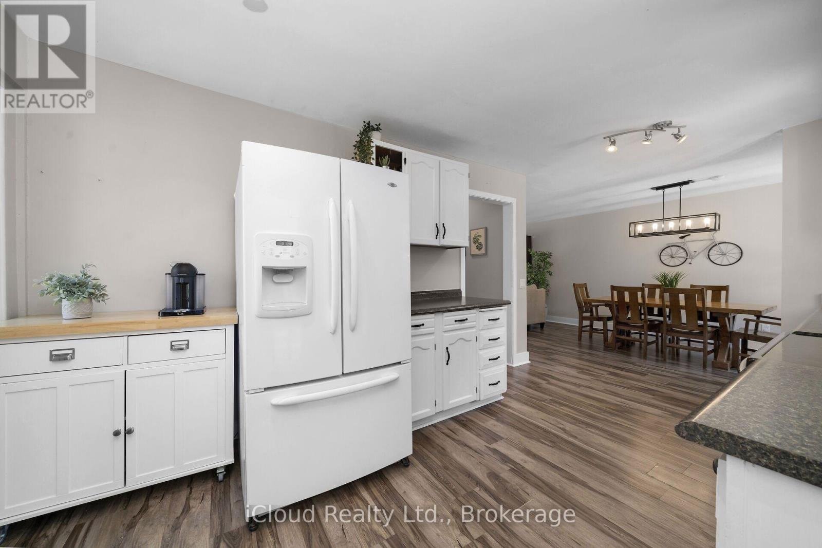 128 Elmore Drive, Halton Hills (Ac Acton), Ontario  L7J 1T2 - Photo 12 - W13709266