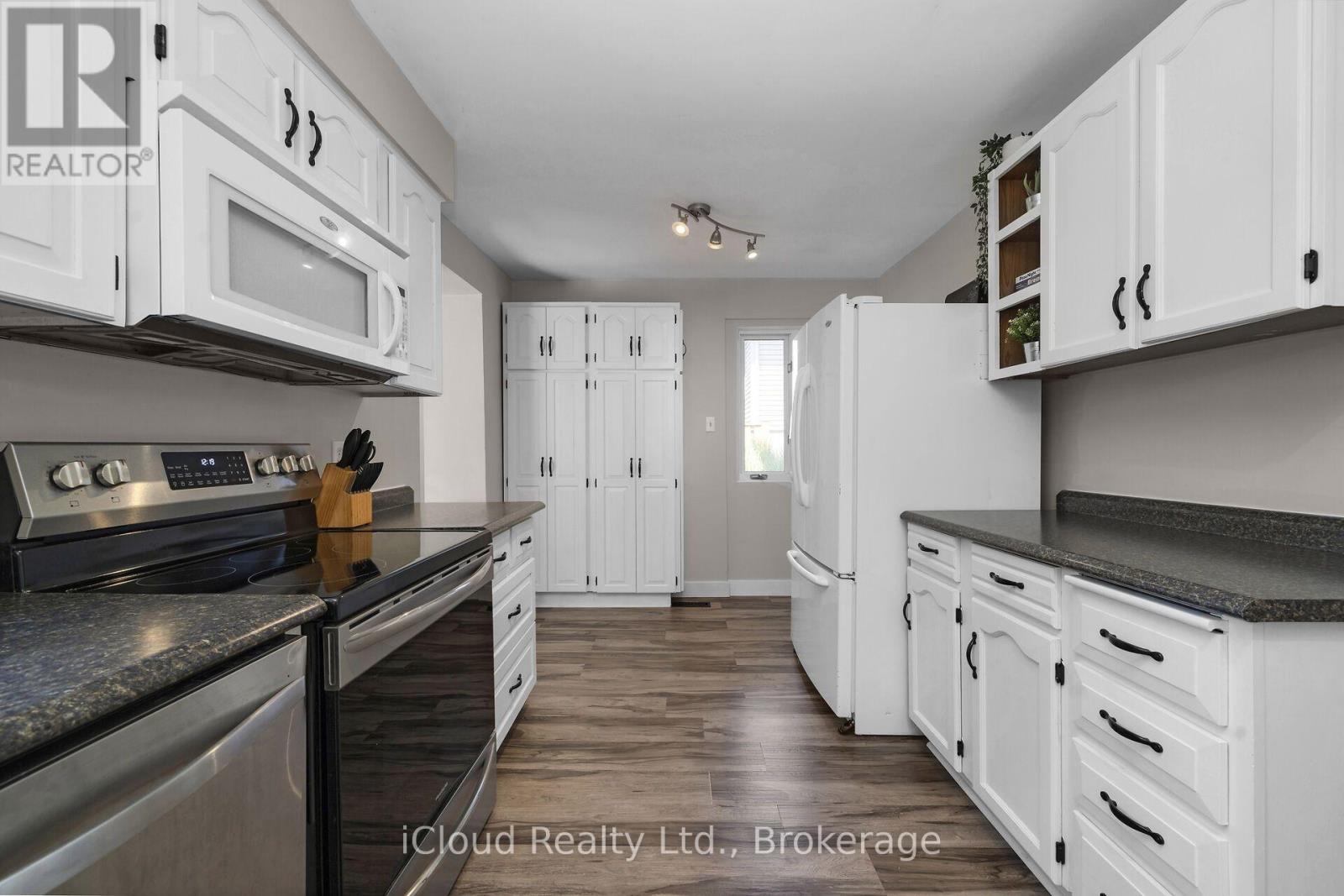 128 Elmore Drive, Halton Hills (Ac Acton), Ontario  L7J 1T2 - Photo 15 - W13709266