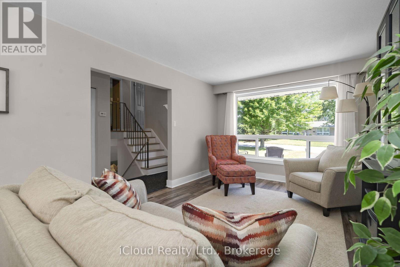 128 Elmore Drive, Halton Hills (Ac Acton), Ontario  L7J 1T2 - Photo 6 - W13709266