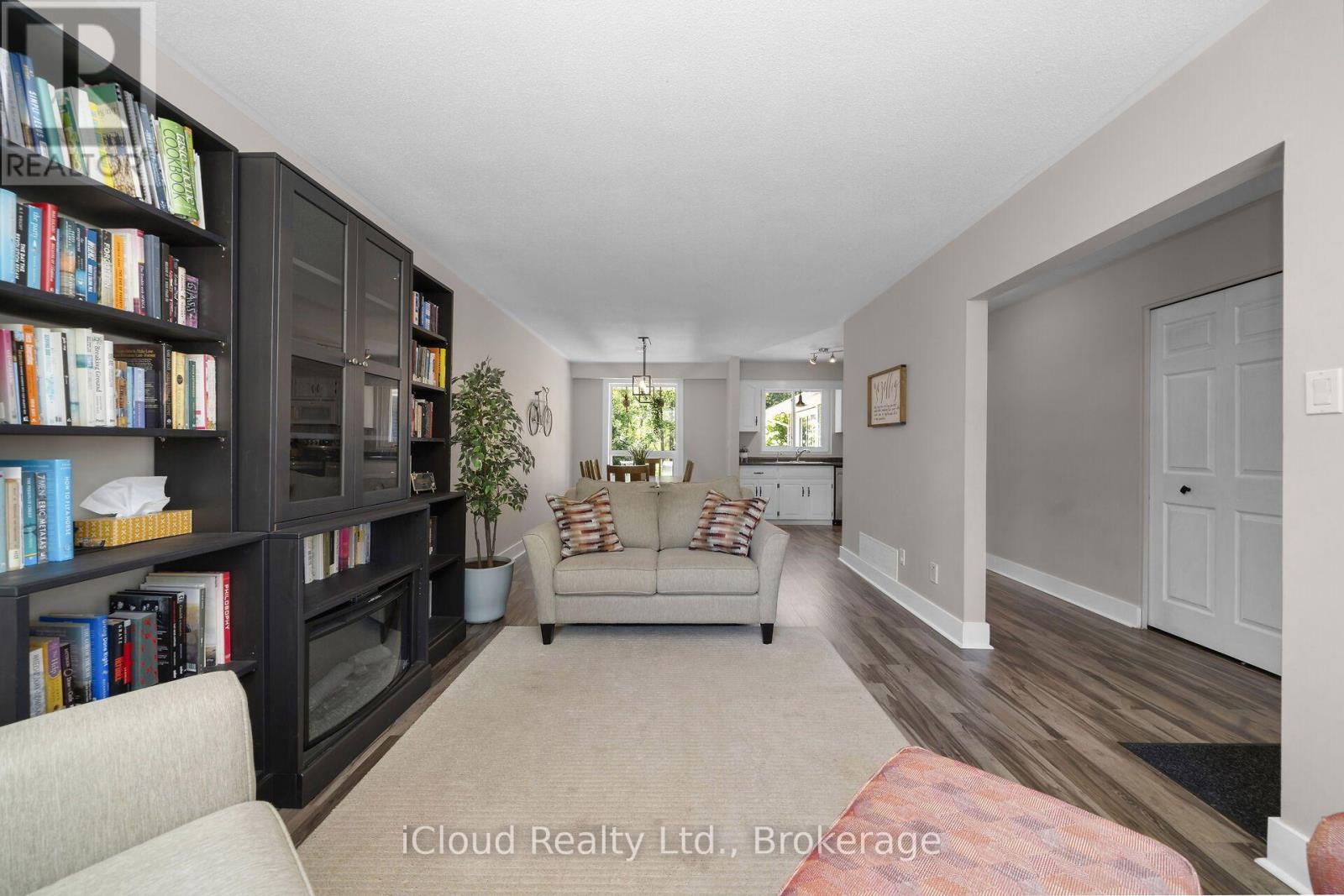 128 Elmore Drive, Halton Hills (Ac Acton), Ontario  L7J 1T2 - Photo 7 - W13709266