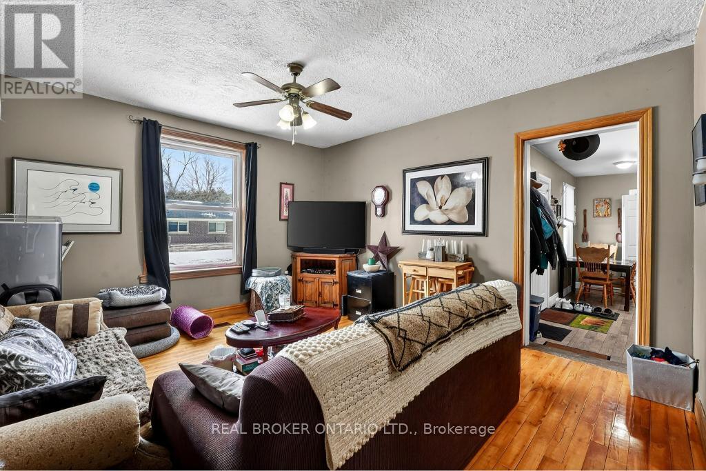 53-55 Wellington Street, Halton Hills (Ac Acton), Ontario  L7J 2H1 - Photo 13 - W13710920