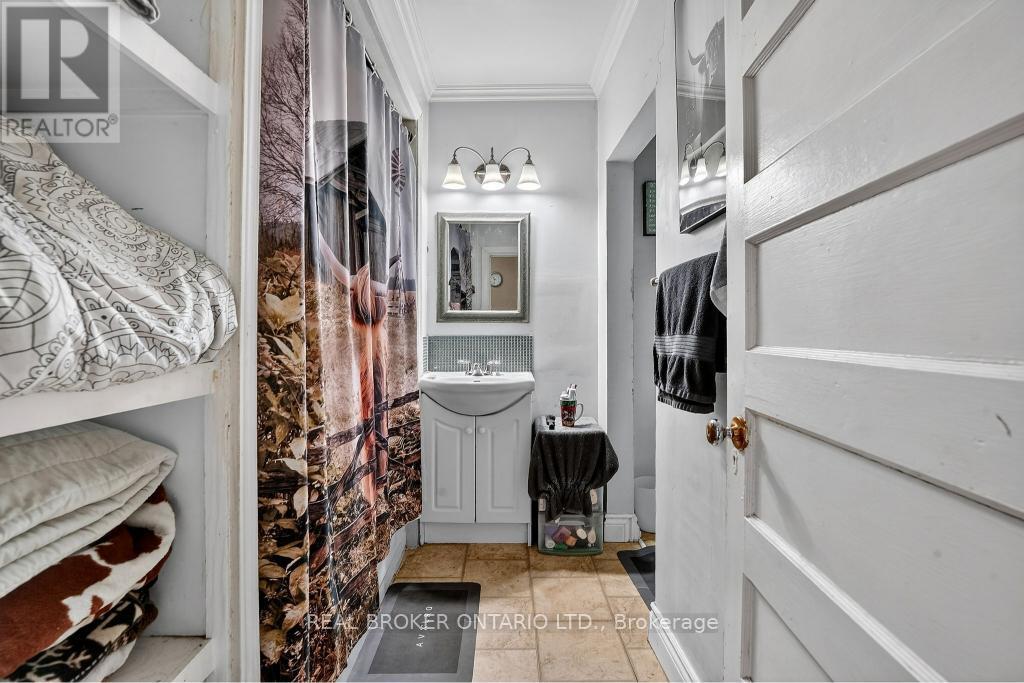 53-55 Wellington Street, Halton Hills (Ac Acton), Ontario  L7J 2H1 - Photo 16 - W13710920