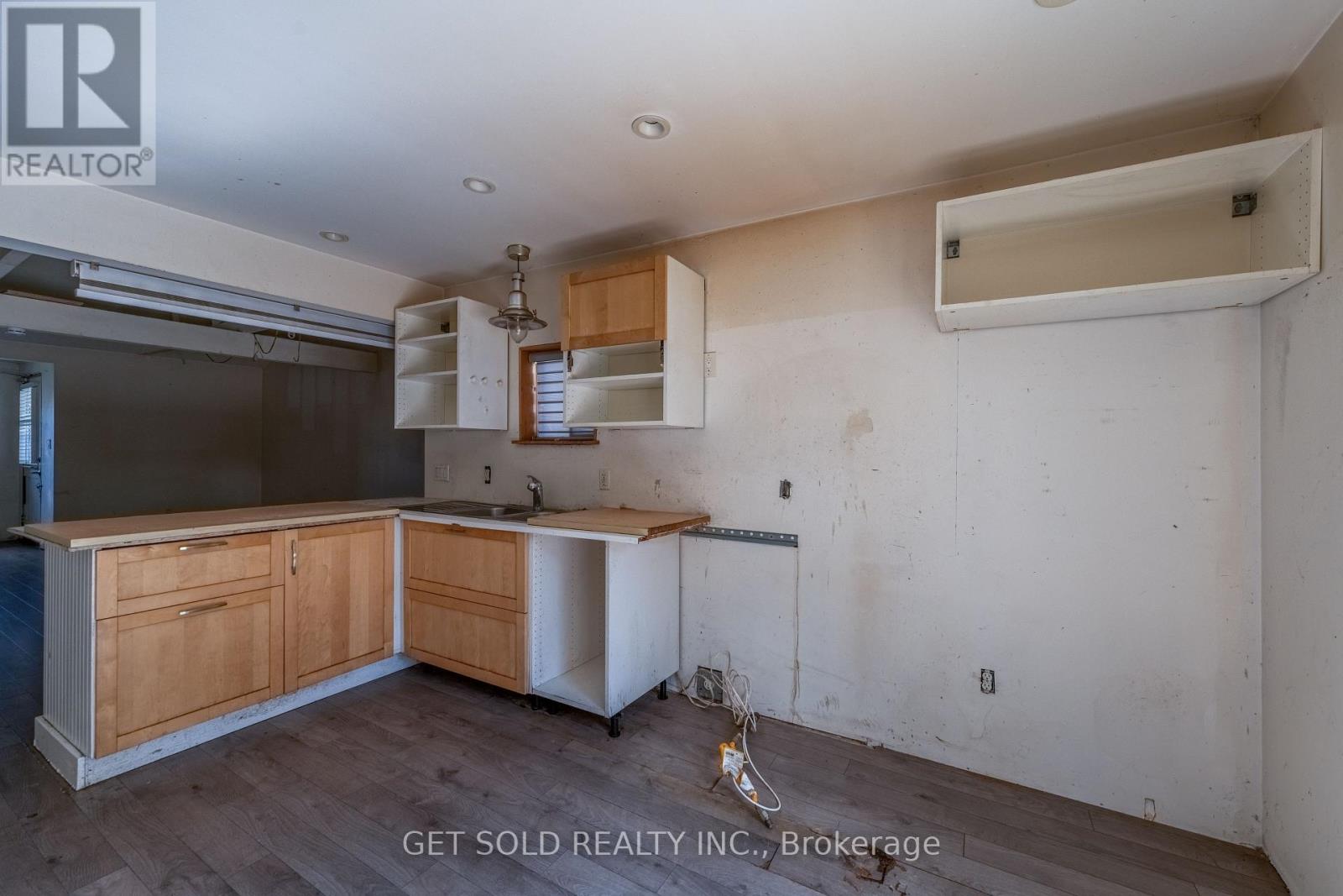 12 Vimy Street, Halton Hills (Ac Acton), Ontario  L7J 1S1 - Photo 11 - W13713660