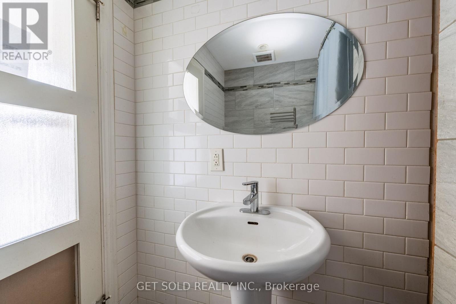 12 Vimy Street, Halton Hills (Ac Acton), Ontario  L7J 1S1 - Photo 15 - W13713660