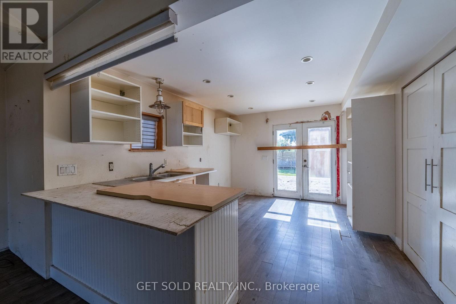 12 Vimy Street, Halton Hills (Ac Acton), Ontario  L7J 1S1 - Photo 8 - W13713660