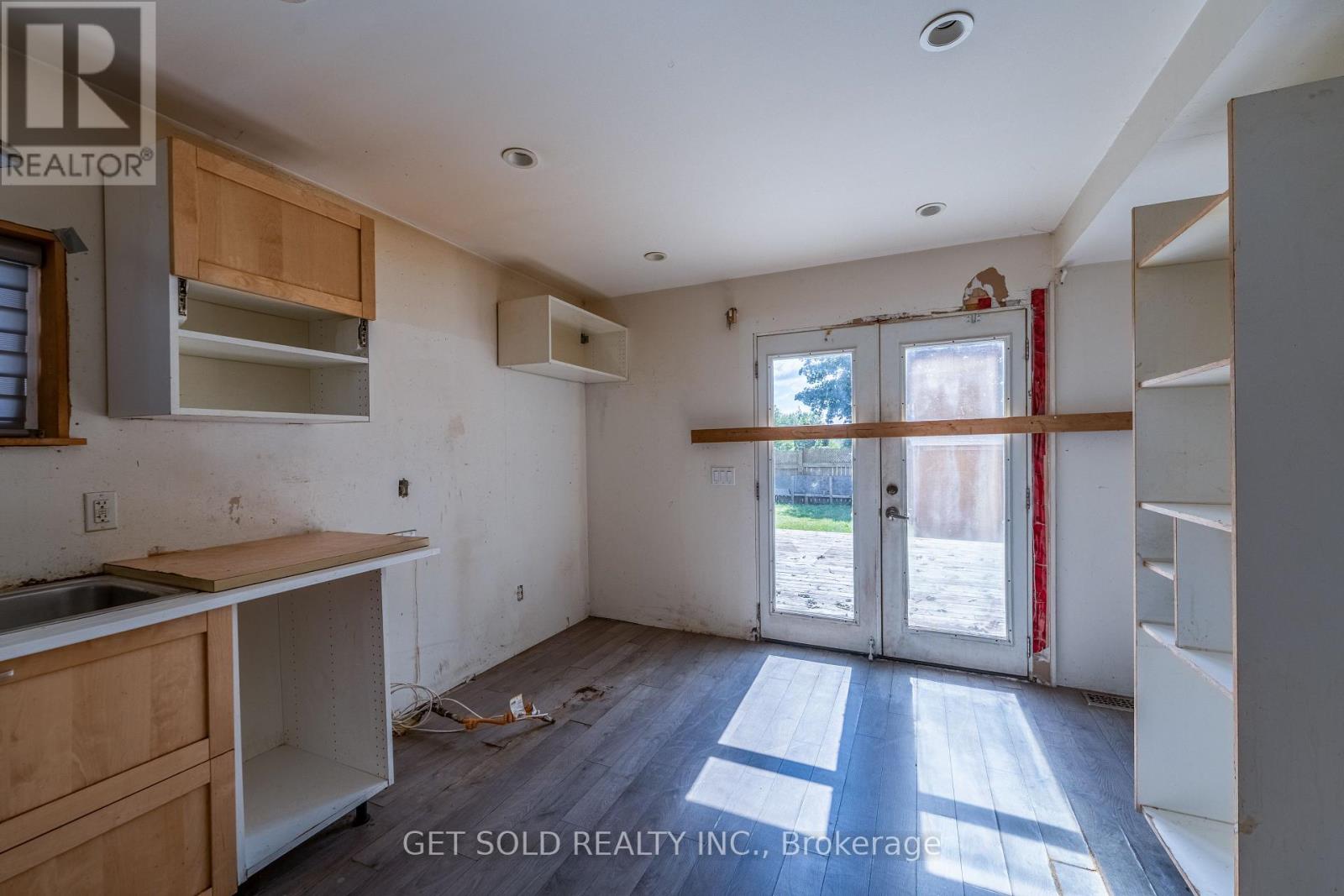 12 Vimy Street, Halton Hills (Ac Acton), Ontario  L7J 1S1 - Photo 9 - W13713660