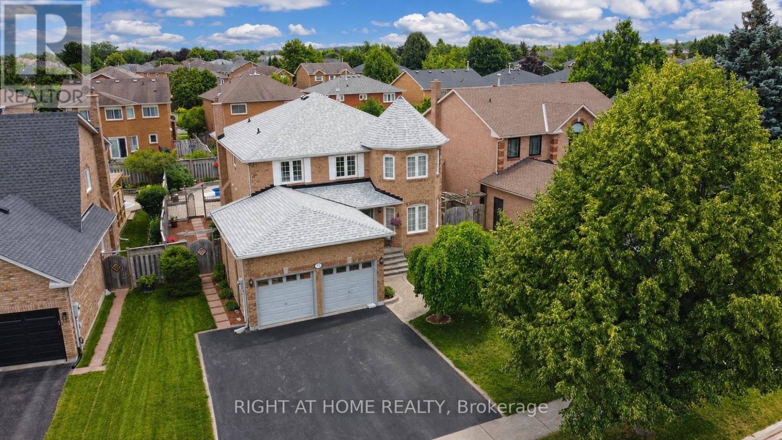 17 Eaton Street, Halton Hills (Georgetown), Ontario  L7G 5L4 - Photo 2 - W13715036