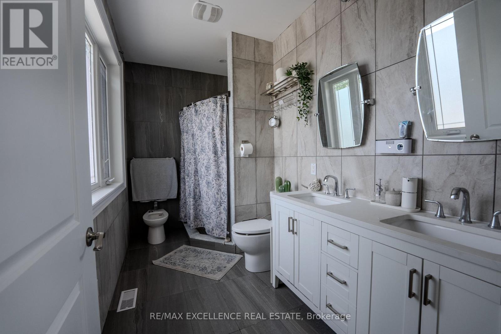 21 Elizabeth Street, Halton Hills (Georgetown), Ontario  L7G 3K1 - Photo 13 - W13715382