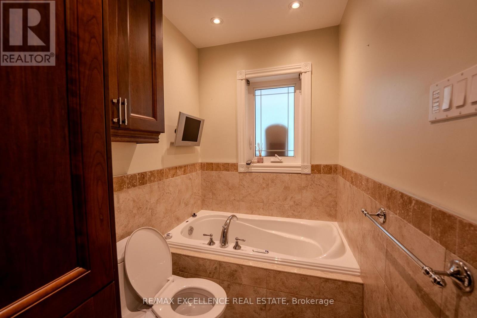 21 Elizabeth Street, Halton Hills (Georgetown), Ontario  L7G 3K1 - Photo 20 - W13715382