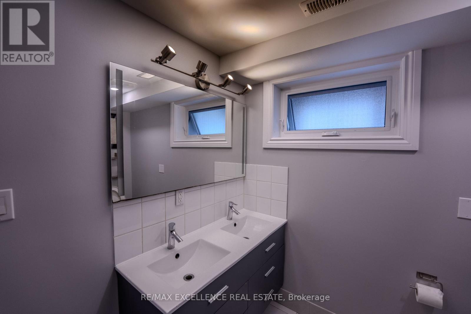 21 Elizabeth Street, Halton Hills (Georgetown), Ontario  L7G 3K1 - Photo 31 - W13715382