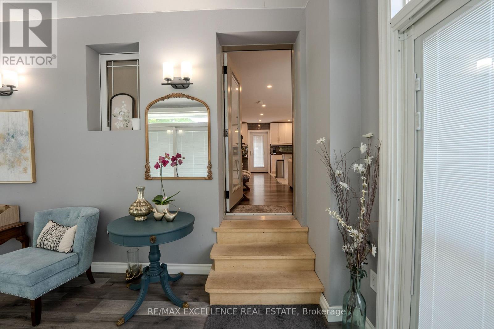 21 Elizabeth Street, Halton Hills (Georgetown), Ontario  L7G 3K1 - Photo 4 - W13715382