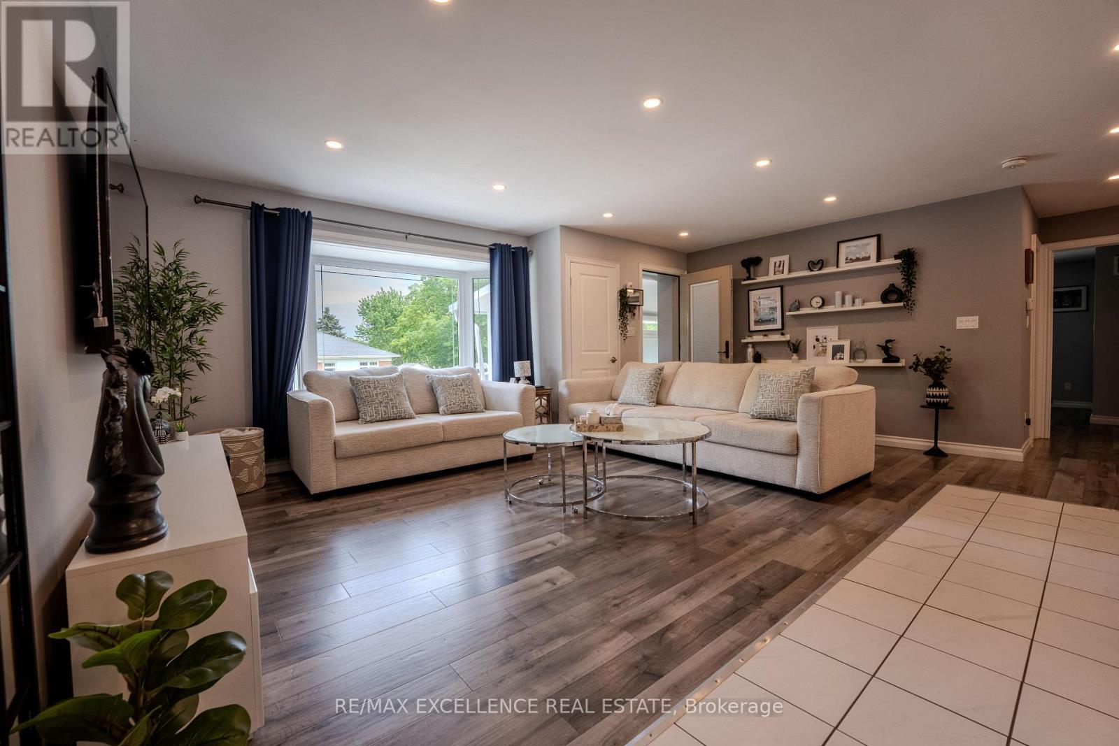 21 Elizabeth Street, Halton Hills (Georgetown), Ontario  L7G 3K1 - Photo 6 - W13715382